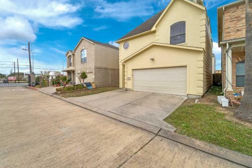 Houston Retreat With Office Less Than 17 Mi To Midtown!