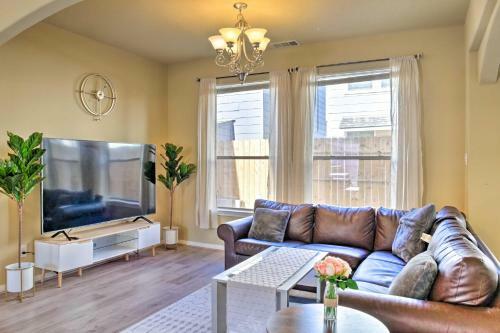 Houston Retreat With Office Less Than 17 Mi To Midtown!