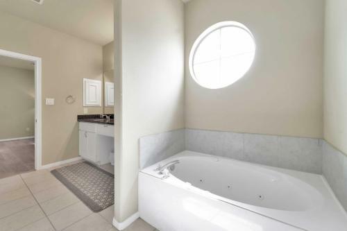 Houston Retreat With Office Less Than 17 Mi To Midtown!