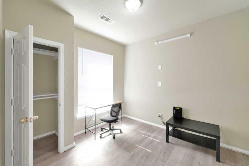 Houston Retreat With Office Less Than 17 Mi To Midtown!