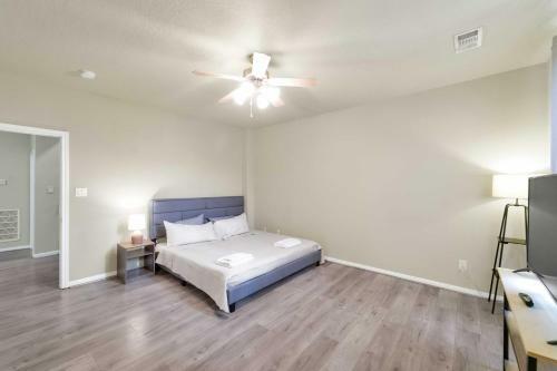 Houston Retreat With Office Less Than 17 Mi To Midtown!