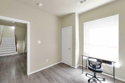 Houston Retreat With Office Less Than 17 Mi To Midtown!