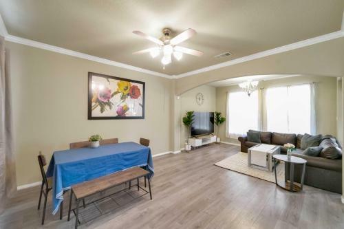 Houston Retreat With Office Less Than 17 Mi To Midtown!
