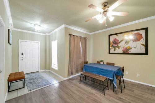 Houston Retreat With Office Less Than 17 Mi To Midtown!