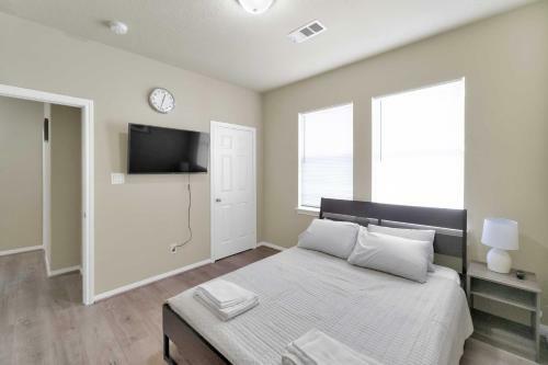 Houston Retreat With Office Less Than 17 Mi To Midtown!