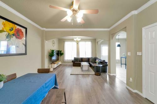Houston Retreat With Office Less Than 17 Mi To Midtown!
