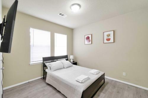 Houston Retreat With Office Less Than 17 Mi To Midtown!