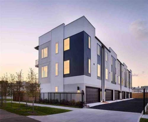 Villa Luxury 3-bed Galleria Area Townhouse