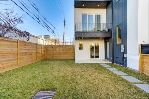 Villa Luxury 3-bed Galleria Area Townhouse
