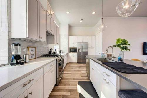 Villa Luxury 3-bed Galleria Area Townhouse