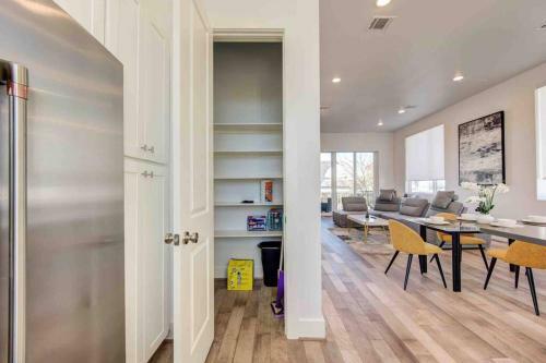 Villa Luxury 3-bed Galleria Area Townhouse