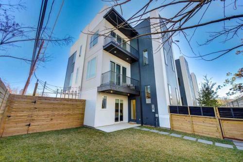 Villa Luxury 3-bed Galleria Area Townhouse