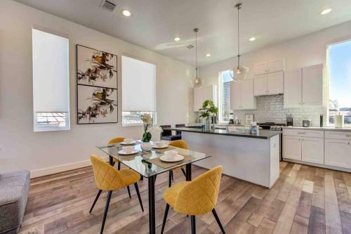Villa Luxury 3-bed Galleria Area Townhouse