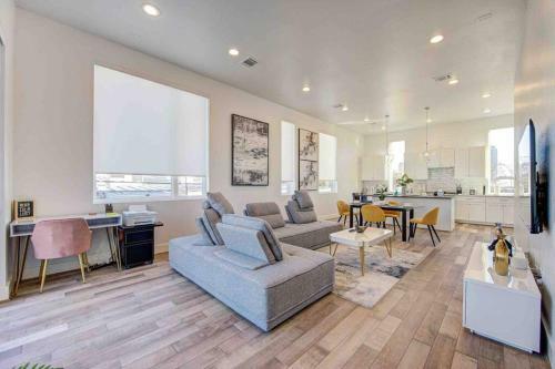 Villa Luxury 3-bed Galleria Area Townhouse