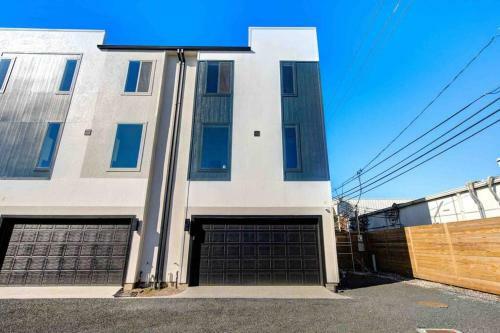 Villa Luxury 3-bed Galleria Area Townhouse