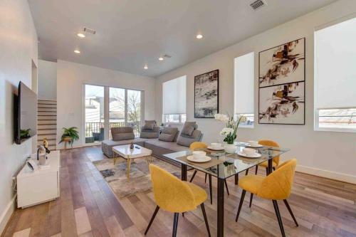 Villa Luxury 3-bed Galleria Area Townhouse