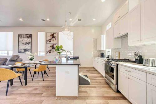 Villa Luxury 3-bed Galleria Area Townhouse