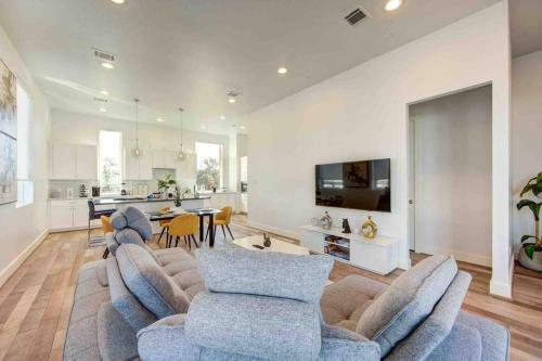 Villa Luxury 3-bed Galleria Area Townhouse