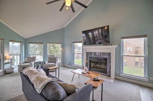 Waterfront San Jacinto River Home, Boat Slip