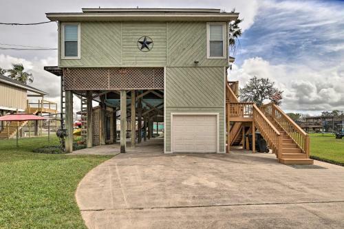Waterfront San Jacinto River Home, Boat Slip