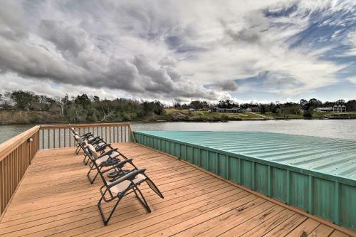 Waterfront San Jacinto River Home, Boat Slip