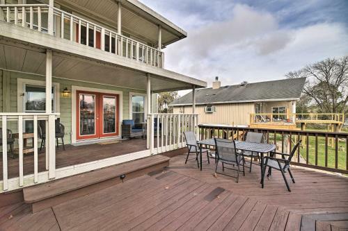 Waterfront San Jacinto River Home, Boat Slip