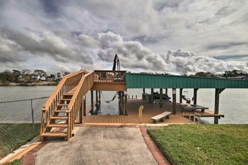 Waterfront San Jacinto River Home, Boat Slip