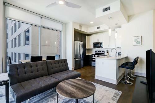 Chic 2 Bedroom Apartment In Houston By Stay Gia