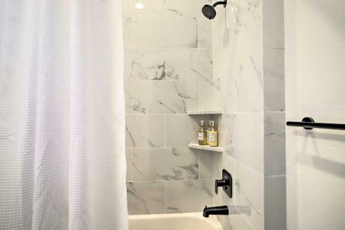 Luxe And Upscale Retreat Less Than 2 Mi To Dtwn Houston