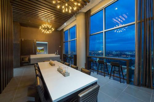 Chic 1 Bedroom Apartment In Houston By Staygia