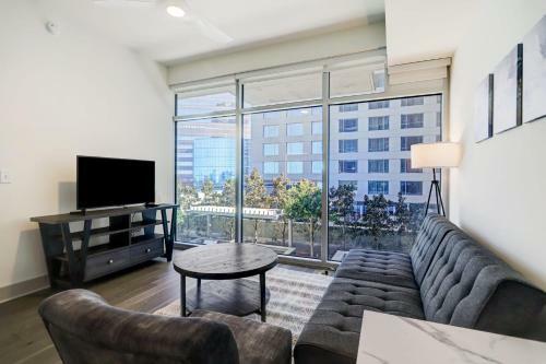 Chic 1 Bedroom Apartment In Houston By Staygia