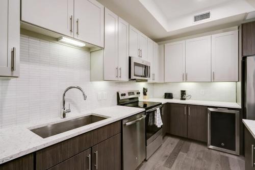 Chic 1 Bedroom Apartment In Houston By Staygia