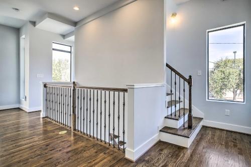 Chic, Modern Houston Townhome In Museum Park!