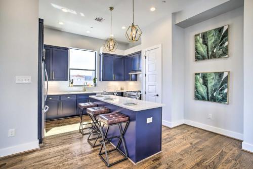 Chic, Modern Houston Townhome In Museum Park!