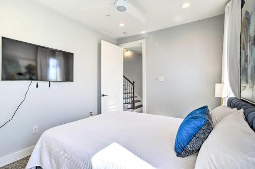 Chic, Modern Houston Townhome In Museum Park!