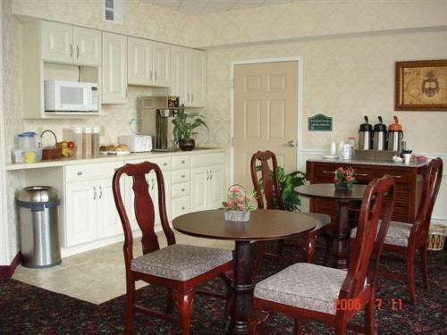 Motel Cocca's Inn & Suites Wolf Road