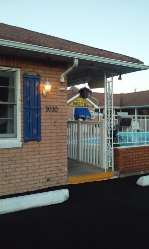 Coral Sands Motel