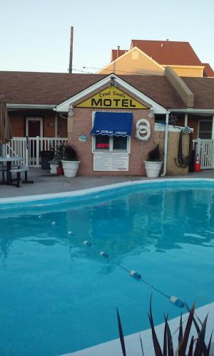 Coral Sands Motel