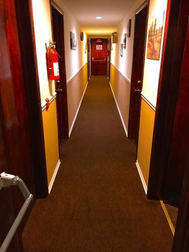 Buoy 16 Motel
