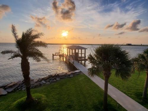 Beach House On The Bay Home
