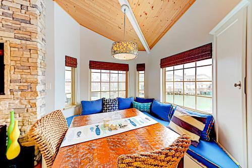 Long Island Village 233 Conch Dr