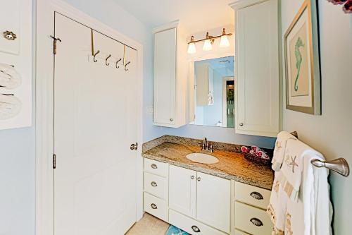 Long Island Village 233 Conch Dr