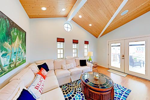 Long Island Village 233 Conch Dr