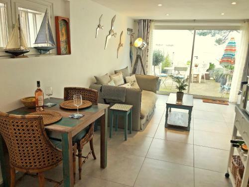 Apartamento Studio Du Lac - Waterfront Accommodation For 2 With Private Jacuzzi