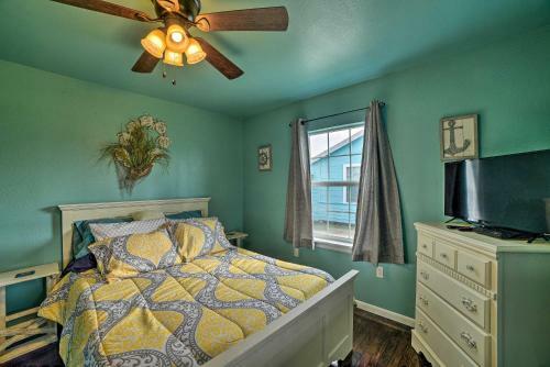 Seadrift Cottage With Deck - 5 Blocks To Hynes Bay!