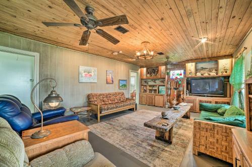Rustic Getaway With Grill - On San Antonio Bay!