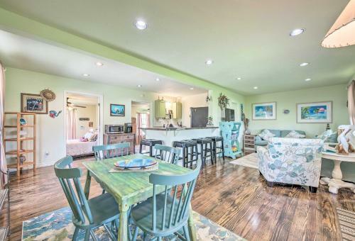 Seadrift Home With Deck And Grill - 5 Blocks To Bay