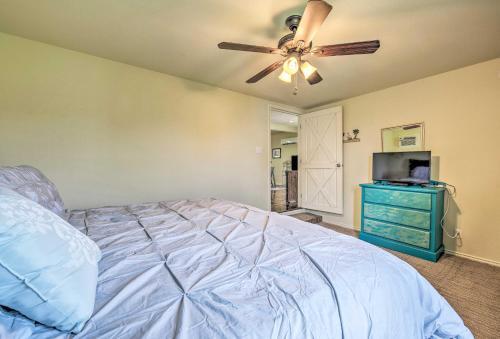 Seadrift Home With Deck And Grill - 5 Blocks To Bay