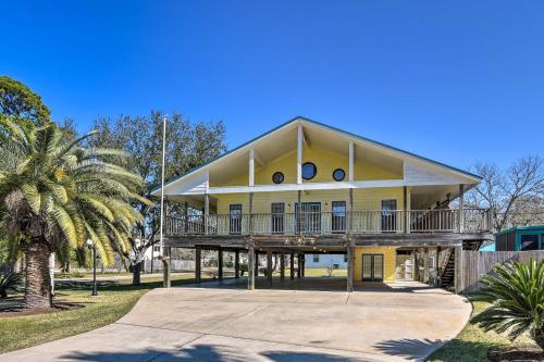 Seabrook Retreat With Wraparound Deck And Patio!