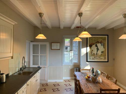 Beautiful 2-bed Manor House Gite In Mauprevoir